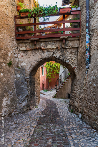 Fototapeta Naklejka Na Ścianę i Meble -  Lake Garda and the historic center of Malcesine.