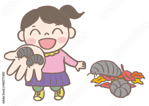 とくいげにダンゴムシ を見せてくる子どもとダンゴムシ/Child with insects/kids