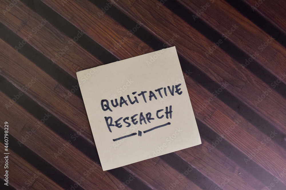 Obraz premium Qualitive Research write on sticky notes isolated on Wooden Table.