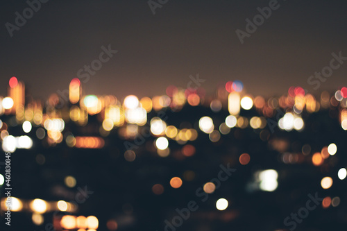 夜の街のボケた写真