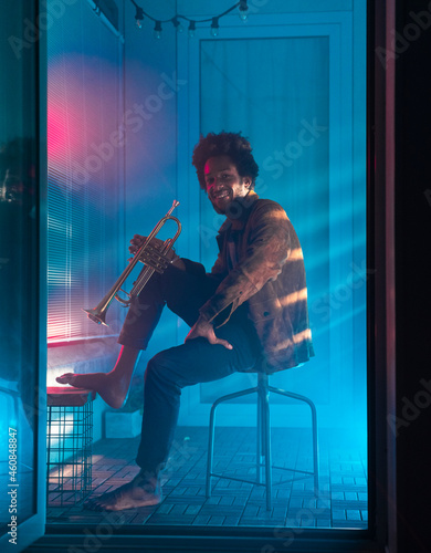 Bare feet trumpet player