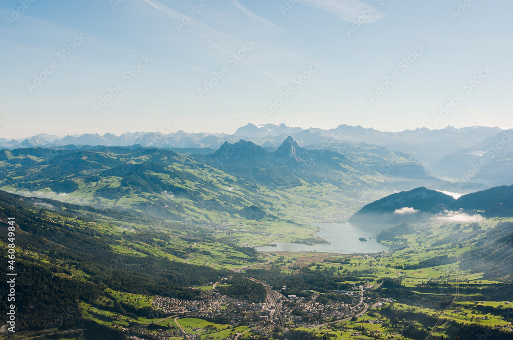 Rigi, Lauerzersee, Seewen, Schwyz,Arth, Goldau, Bergbahnen, Wanderweg, Aussichtspunkt, Grosser Mythen,, Kleiner Mythen, Zentralschweiz, Alpen, Sommer, Schweiz