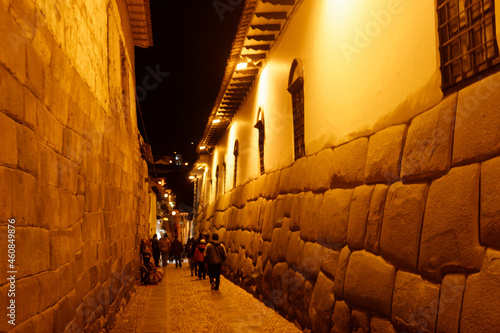 Miasto Cuzco, dawna stolica imperium Inków, w letnią noc.