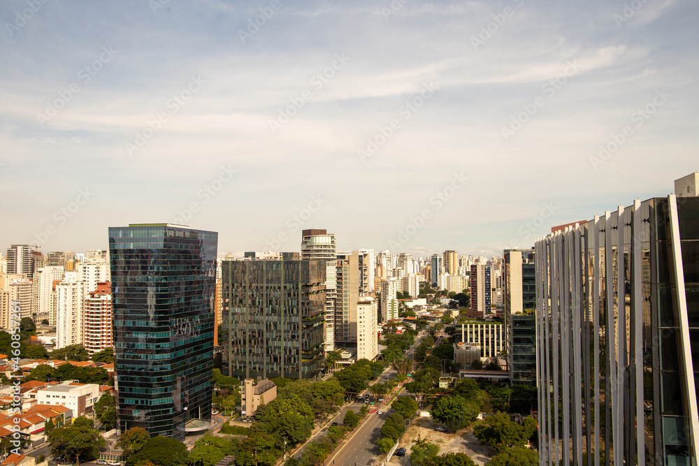 Obraz premium Aerial view of Avenida Brigadeiro Faria Lima, Itaim Bibi. Iconic buildings in the background
