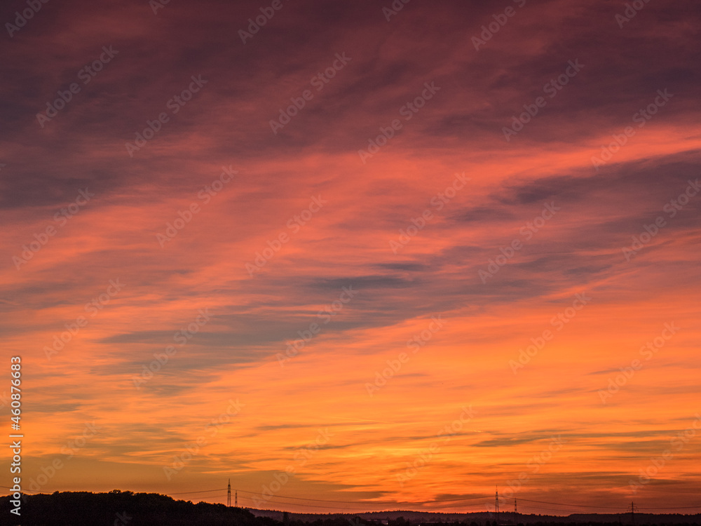 Fototapeta premium Strommasten bei Sonnenuntergang