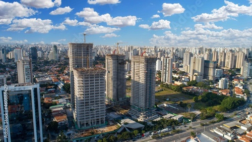 Aerial drone view of the Brooklin neighborhood in São Paulo, Brazil. Four tall buildings under construction © Pedro