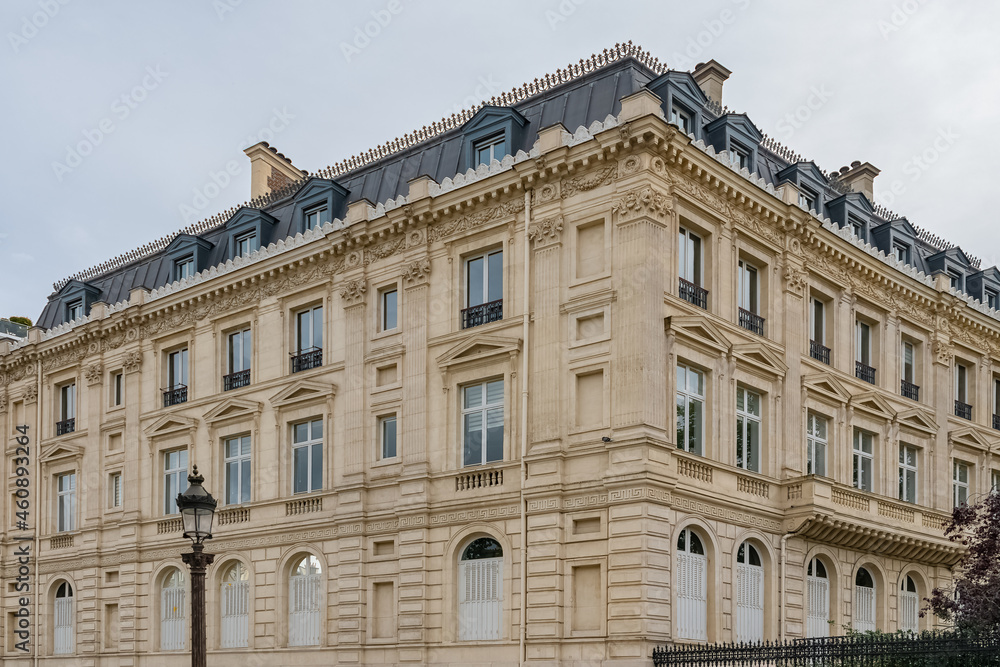 Paris, beautiful building, place Charles-de-Gaulle, luxury neighborhood

