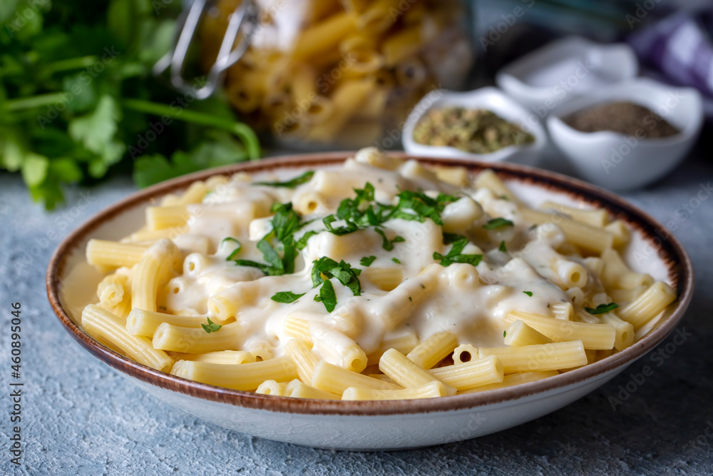 Delicious dishes; Cheese Sauce Pasta (Turkish name; peynirli makarna) Delicious dishes; Cheese Sauce Pasta (Turkish name; peynirli makarna)