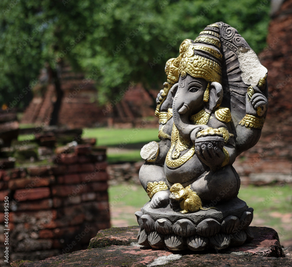 Fototapeta premium statue of buddha