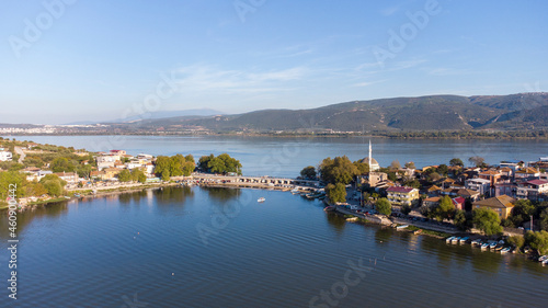 Fotografía Aerial drone view of Gölyazı Peninsula in Bursa - Turkey