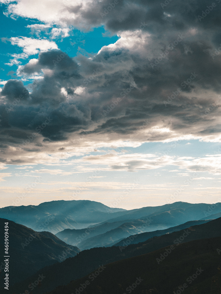 Obraz premium clouds over the mountains