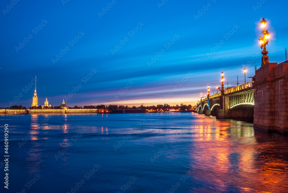 Obraz premium St. Petersburg. Russia. Peter and Paul Fortress. White nights. Beautiful sunset sky and Neva River