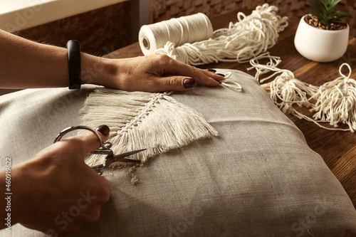 Bild auf Leinwand Women's hands weave macrame in a home workshop
