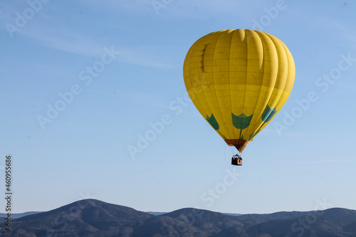 yellow hot air balloon © SWOF.ph