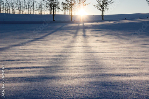 夕日が沈む冬の丘　美瑛町
