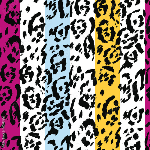 Abstract Hand Drawing Leopard Cheetah Animal Skin Seamless Vector Pattern Isolated Striped Background