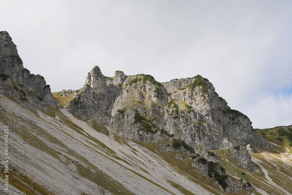 Naklejka premium Wanderung auf den Schinder: Durchs Kar