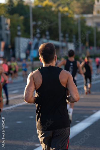 runners running the Barcelona marathon