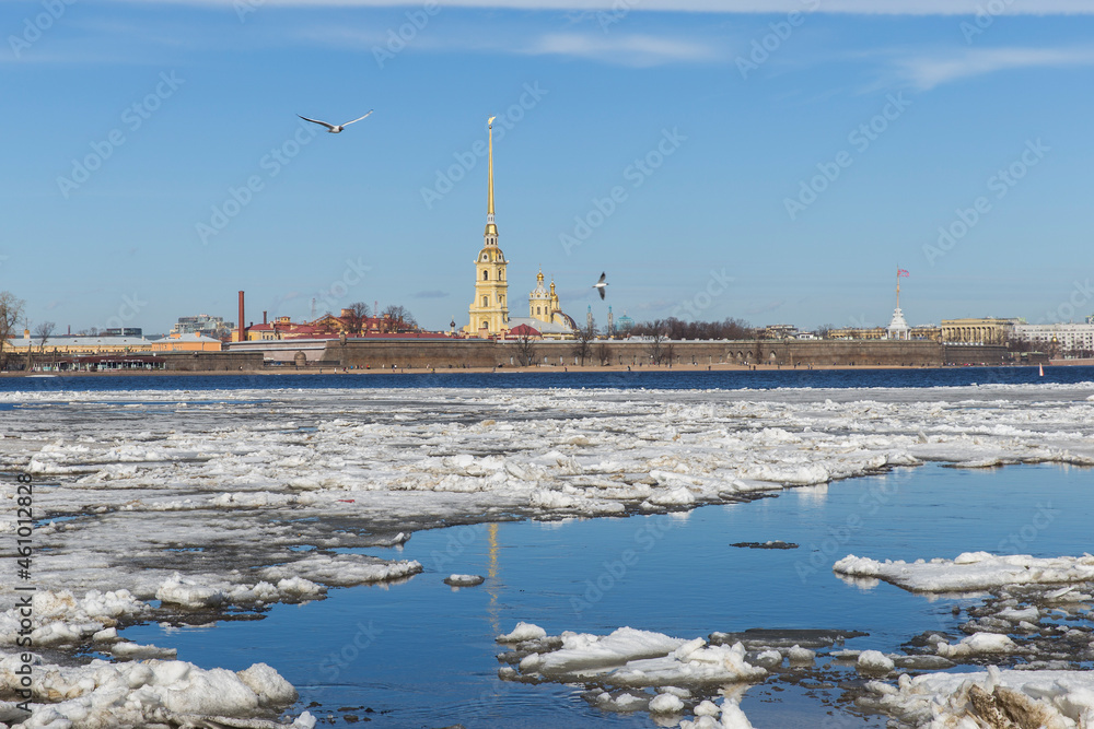 Fototapeta premium Russia. Saint-Petersburg. Views of St. Petersburg. Peter and Paul Fortress. Ice drift on the Neva River.