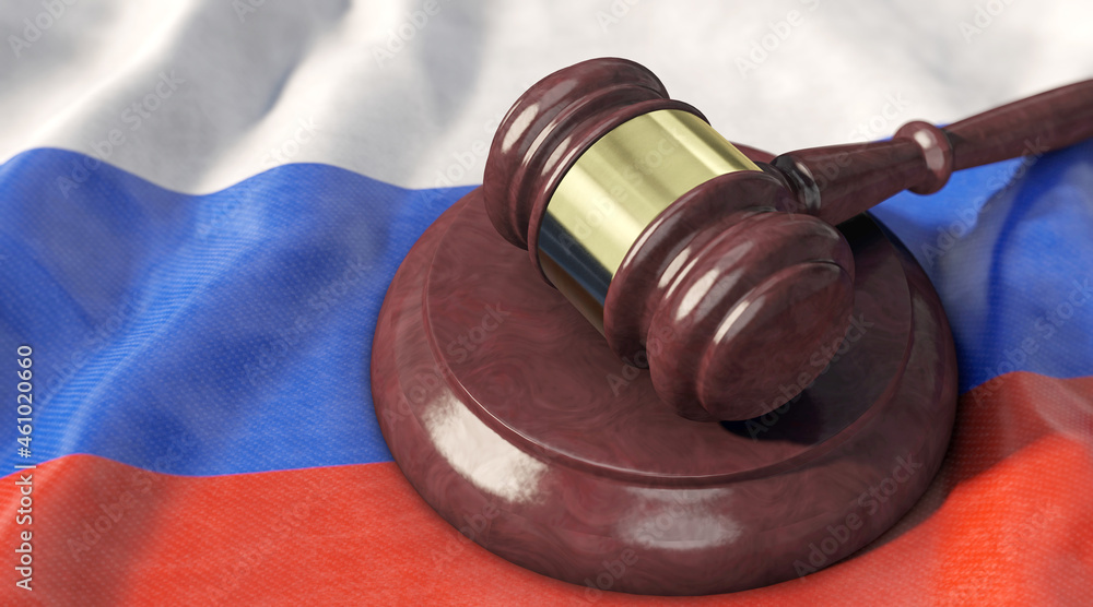 Richterhammer liegt auf Russland-Flagge