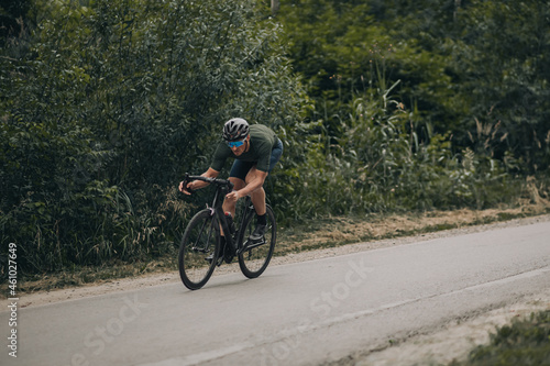 Fototapeta Naklejka Na Ścianę i Meble -  Man in sportswear practising in cycling on fresh air