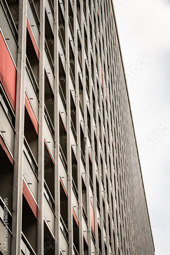 Perspective d'une facade de balcons en ville