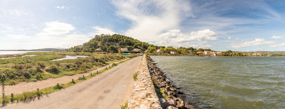 Fotografie panorama de l'étang de Peyriac de mer