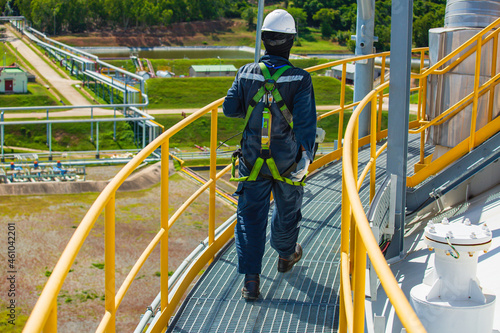 Obraz na plátně Male worker wearing safety first harness and safety lone working at high handrail