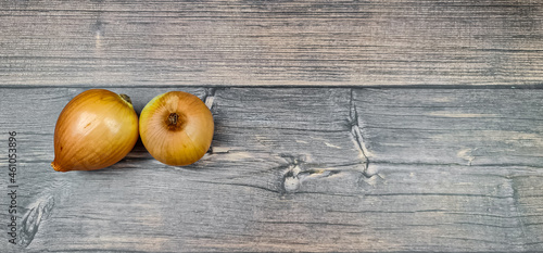 The Fresh natural onions in the close-up.