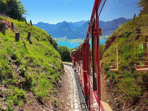 Spiegelung der Schafbergbahn mit Blick auf St. Wolfgang