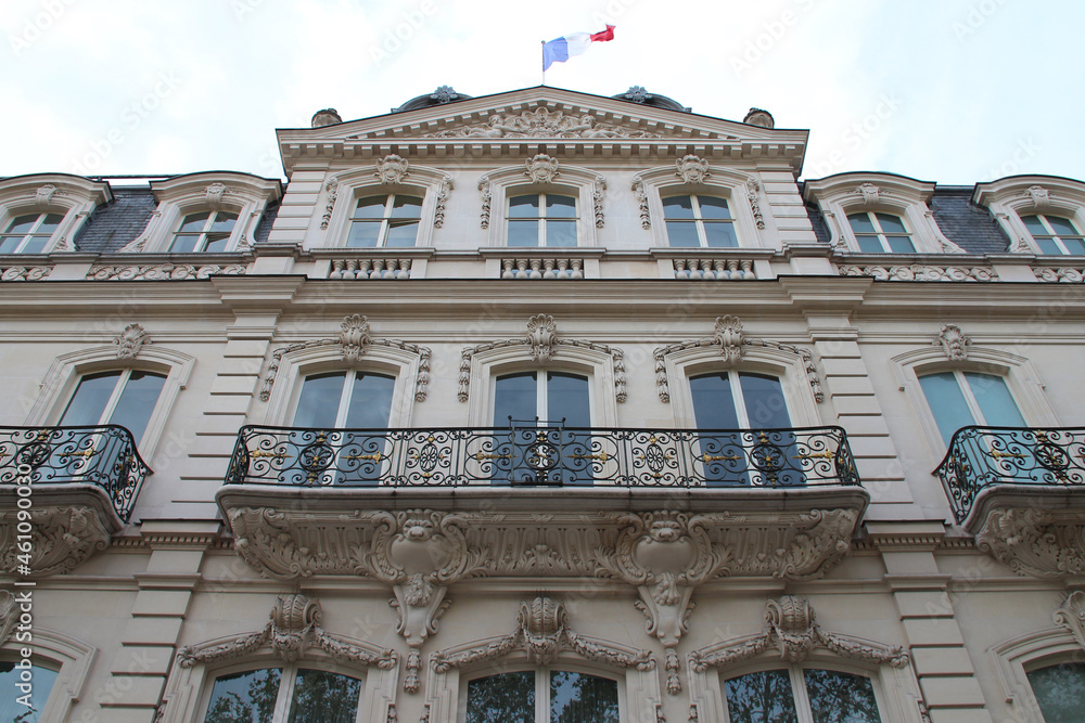 Fototapeta premium ancient building at the champs-élysées in paris (france)