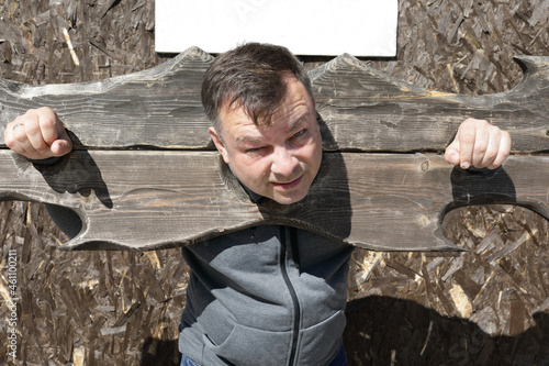 Tableau sur toile Man in wooden pillory