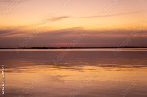 Fototapeta Naklejka Na Ścianę i Meble -  Beautiful sunset on the lake on an autumn evening.