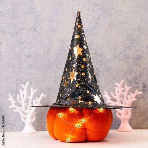 Halloween decoration toy plush pumpkin in a wizard's hat