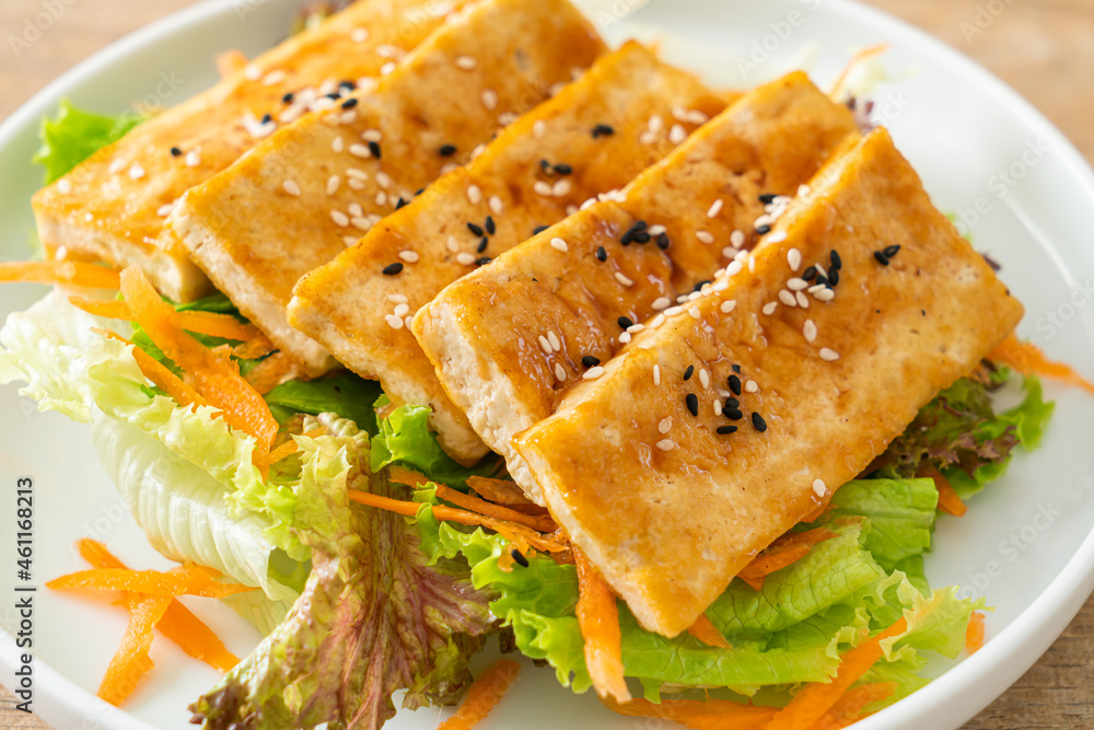 teriyaki tofu salad with sesame