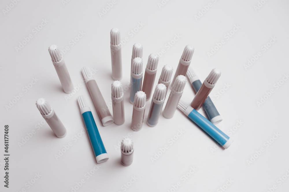 Naklejka premium Beautiful felt pen on desk for school background