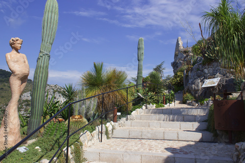 Le jardin d'Èze, aussi appelé jardin exotique ou jardin botanique d'Èze, est un jardin botanique situé sur un terrain escarpé, dans la ville d'Èze dans les Alpes Maritimes. Il est renommé pour son imp