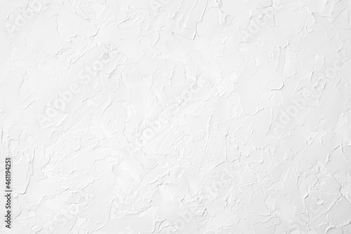 表面に凹凸の質感のある、漆喰の白い壁の背景テクスチャー