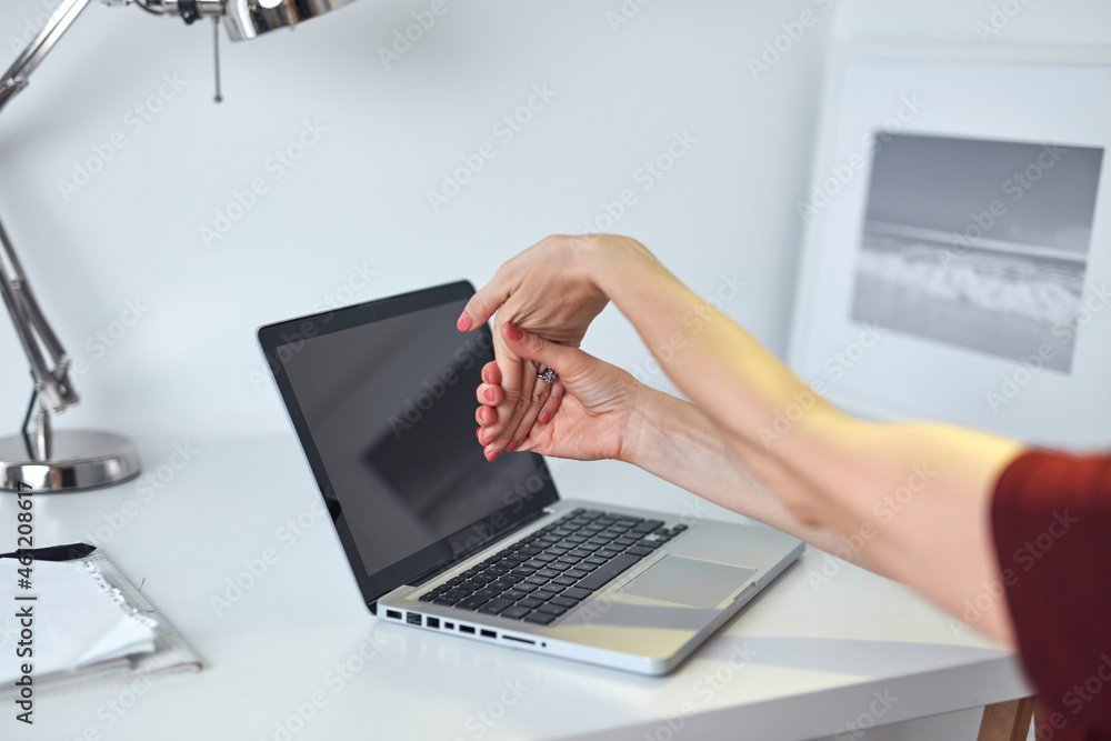 Freelancer working from home and having pain in the wrist. Freelancer working from home and having pain in the wrist.