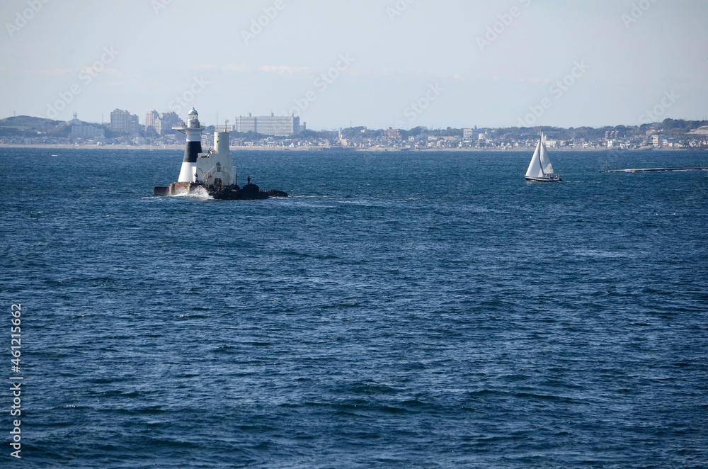 灯台とヨット