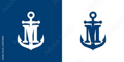 Logotipo con letra inicial M en silueta de ancla de barco en fondo azul y fondo blanco