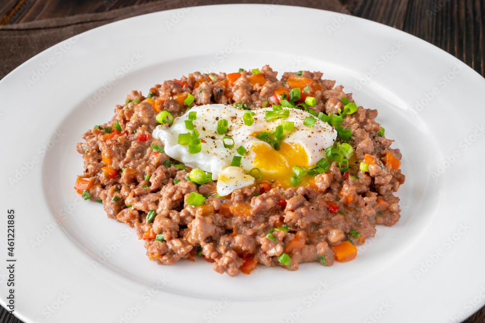 Poached eggs with mince meat