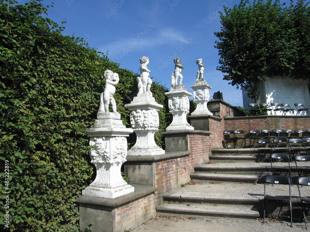 Treppe und Skulpturen im Heckentheater Großer Garten Hannover-Herrenhausen