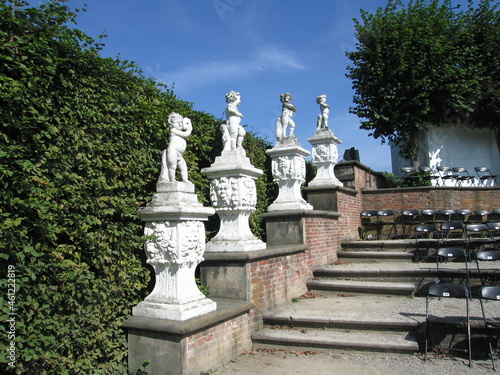 Treppe und Skulpturen im Heckentheater Großer Garten Hannover-Herrenhausen