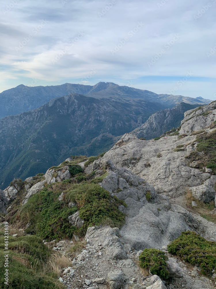 Fototapeta premium Paysage de montagne en Corse du Sud GR20