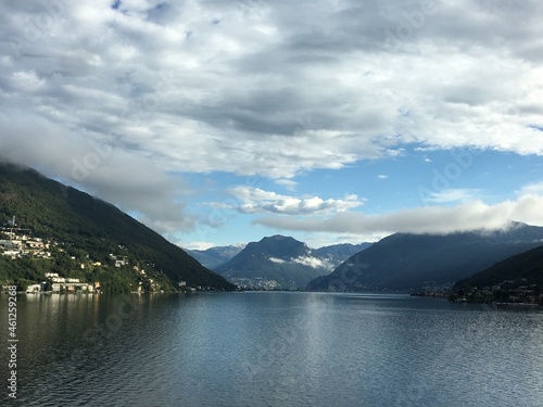 Wallpaper Mural lake and mountains Torontodigital.ca