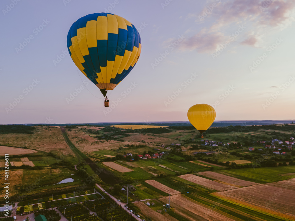 Obraz premium view of air balloon with basket flies on sunset