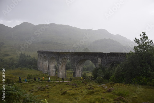 the glenfinnan viaduct in scottland