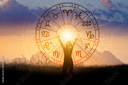 Foto Zodiac signs inside of horoscope circle astrology and horoscopes concept