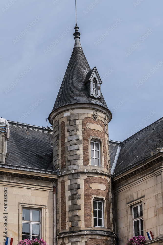 Current Melun Town Hall (Hotel de Ville), combining neoclassical and neo-Renaissance styles, was built between 1846 – 1848. Melun, Seine-et-Marne department, Ile-de-France region, France.